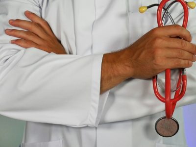 Médicos, dividendos e holdings: o novo cenário tributário